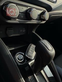 نيسان فيرسا